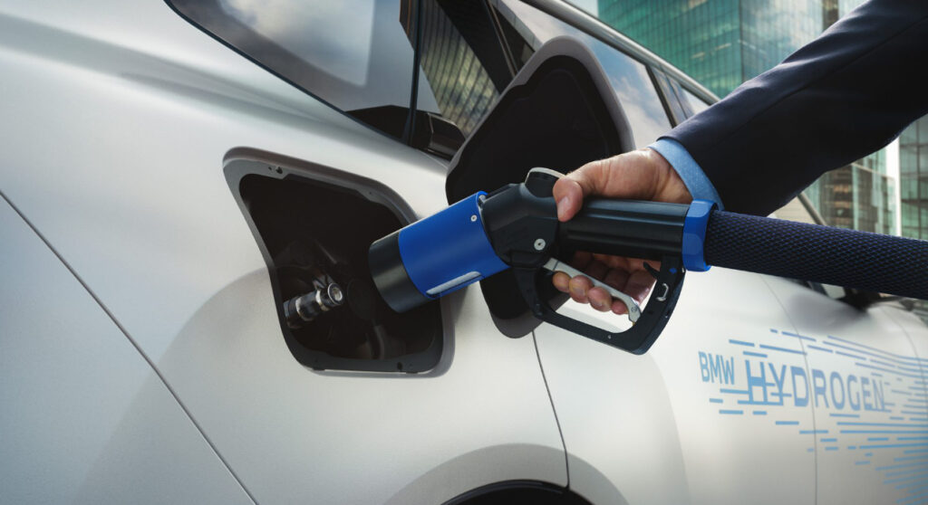 bmw-group-news-new-bmw-ix5-hydrogen-fuel-nozzle
